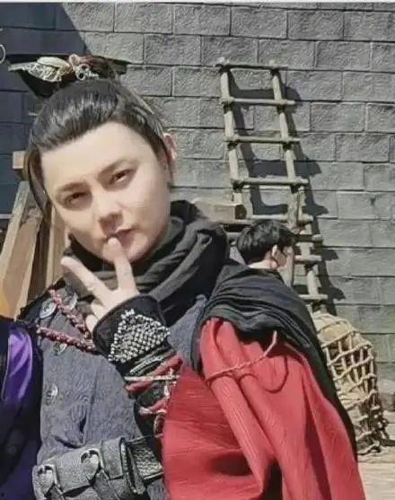 娱乐吃瓜尹正小说,娱乐圈的瓜田秘闻录